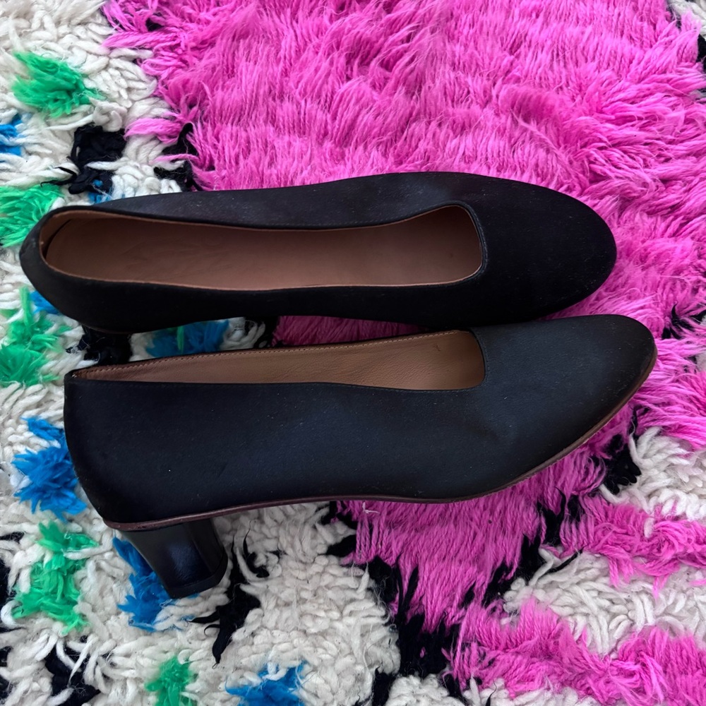 Martiniano Low Heel Satin 40 EUC